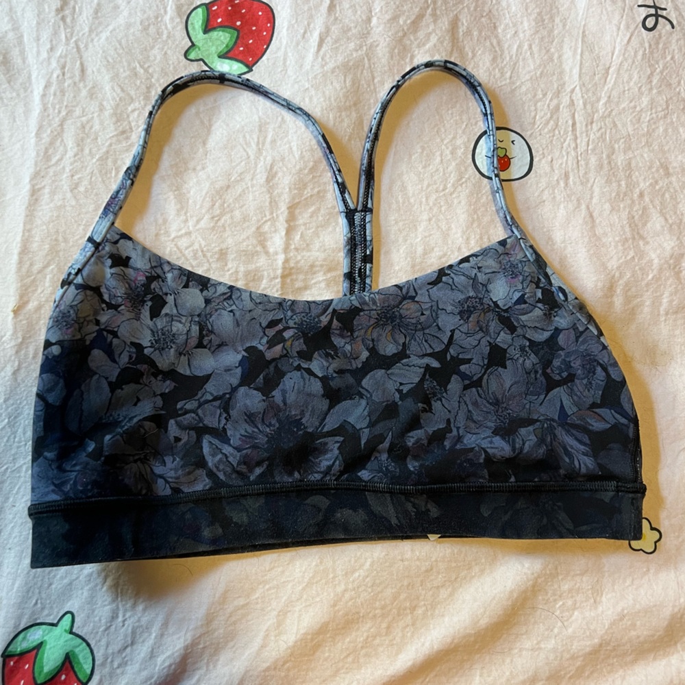 Lululemon sports bra